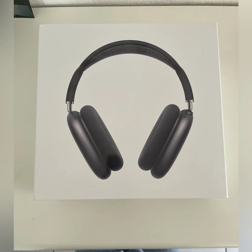 Apple AirPods Max in Gray and Black - Picture 2 of 5